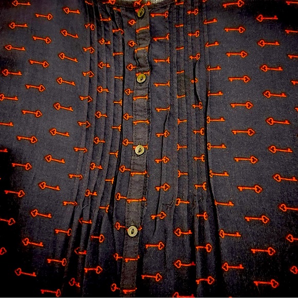 Old Navy Sleeveless Blue & Red Key Print Button Down Blouse Size Large - Picture 3 of 9